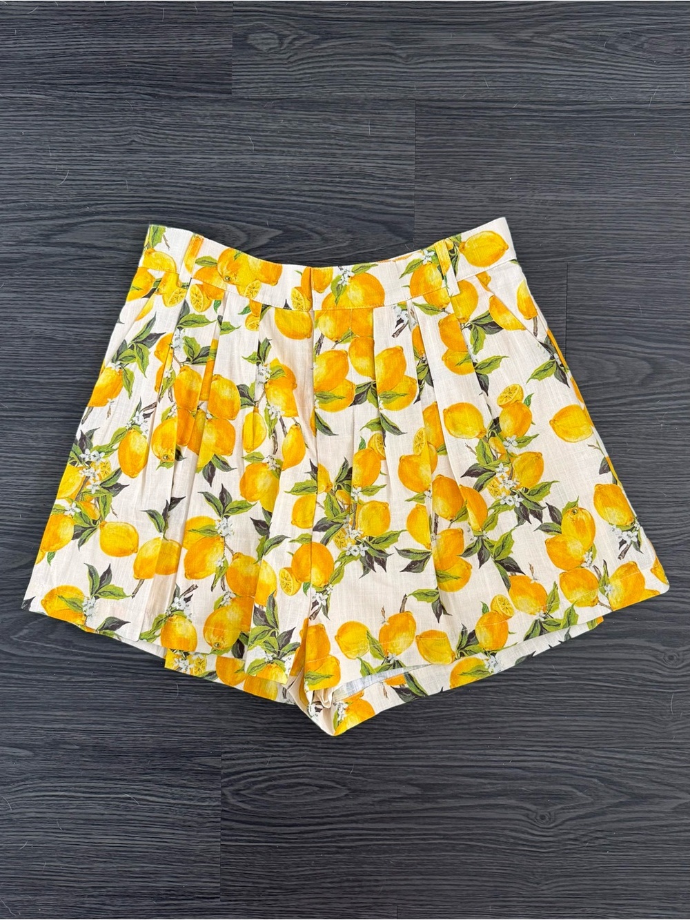 En Saison Pleated Shorts - Picture 4 of 8